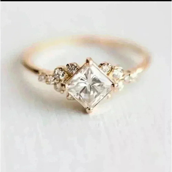 New Yellow Gold White Sapphire Ring - Picture 4 of 12